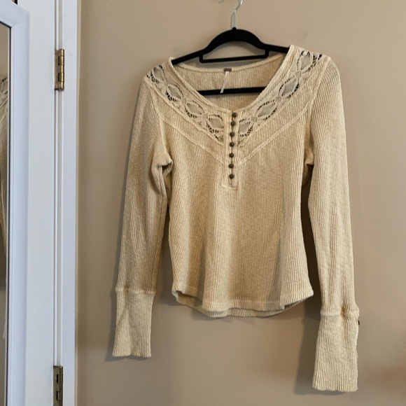 Free people beautiful bohemian top . - Picture 3 of 5